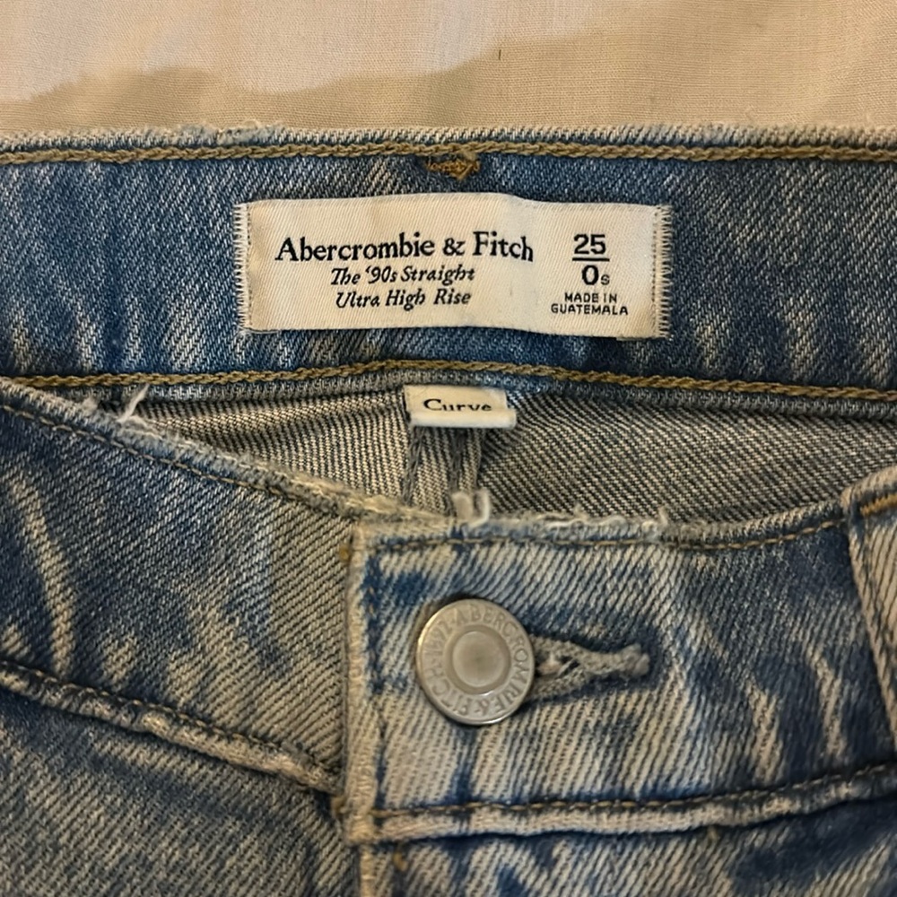 Abercrombie and Fitch The 90’s Straight Ultra High Rise